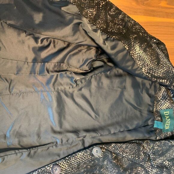 Danier leather skirt and jacket suit, leather, python texture, EUC, lined, sz 8 - Picture 12 of 16